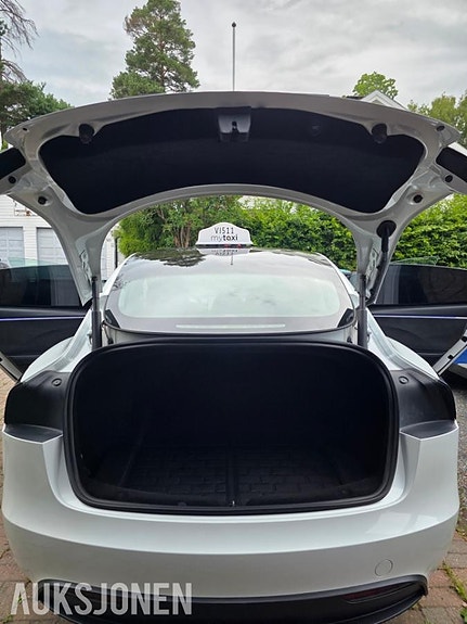Tesla Model 3 20 of 24