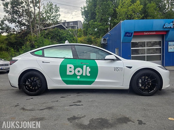 Tesla Model 3 7 of 24