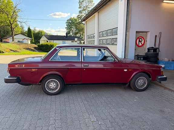 Volvo 242 4 of 22