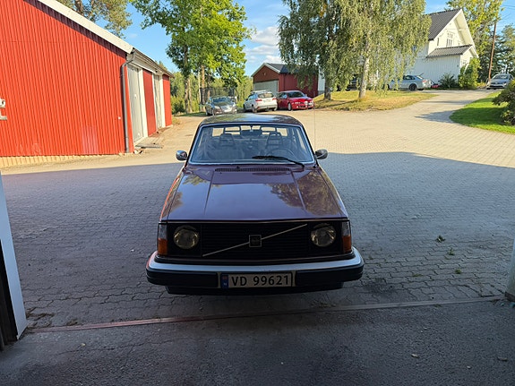 Volvo 242 3 of 22