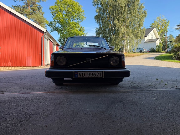 Volvo 242 2 of 22