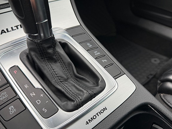 Volkswagen Passat Alltrack 18 of 27