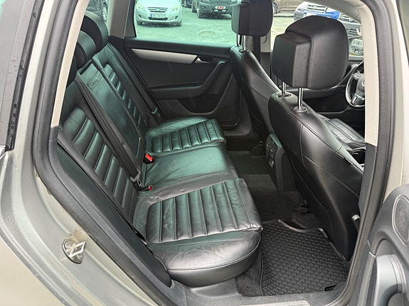 Volkswagen Passat Alltrack 24 of 27