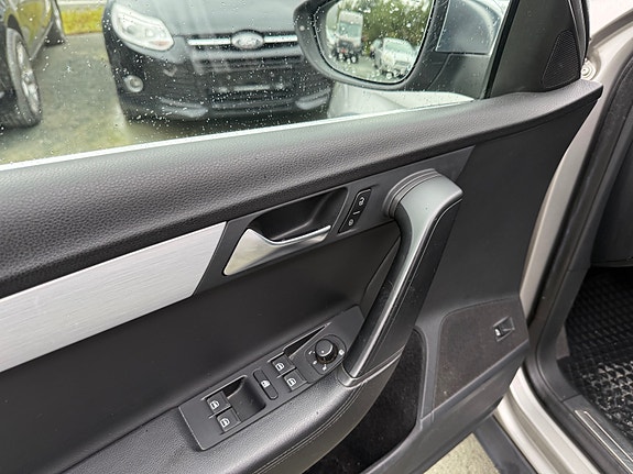 Volkswagen Passat Alltrack 10 of 27