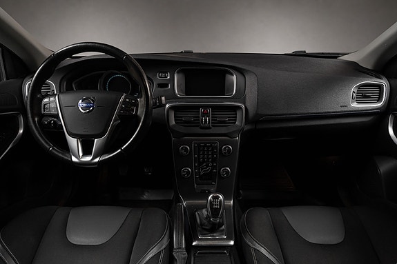 Volvo V40 9 of 22