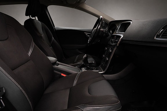 Volvo V40 17 of 22
