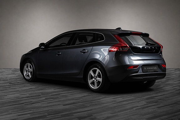 Volvo V40 3 of 22