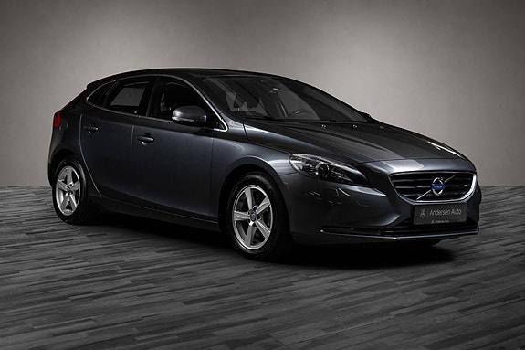 Volvo V40 7 of 22