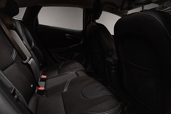 Volvo V40 15 of 22