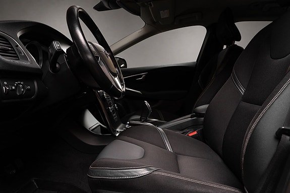 Volvo V40 12 of 22