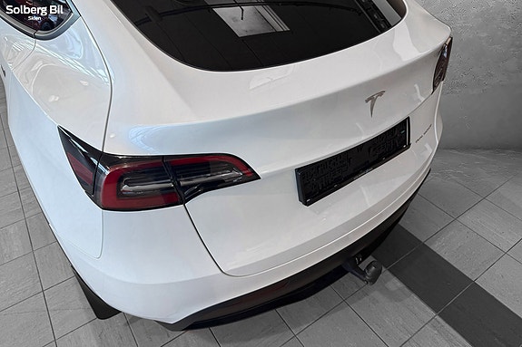 Tesla Model Y 12 of 30