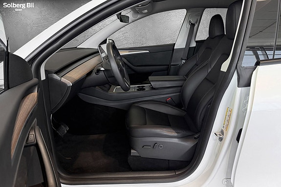 Tesla Model Y 19 of 30