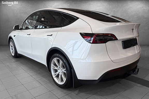 Tesla Model Y 5 of 30
