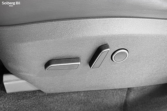 Tesla Model Y 20 of 30