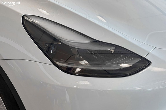 Tesla Model Y 16 of 30