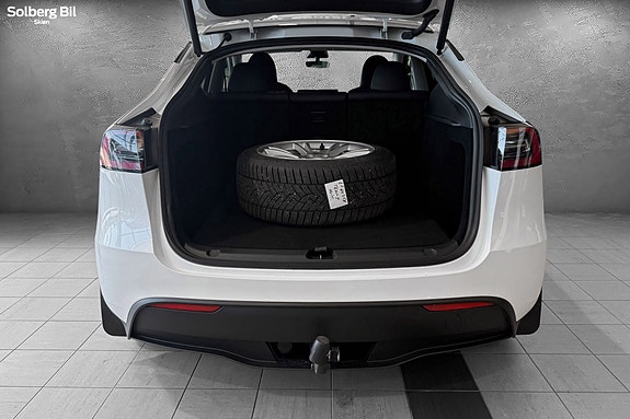 Tesla Model Y 7 of 30