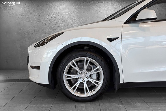 Tesla Model Y 18 of 30