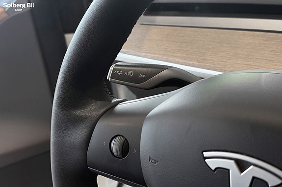 Tesla Model Y 29 of 30
