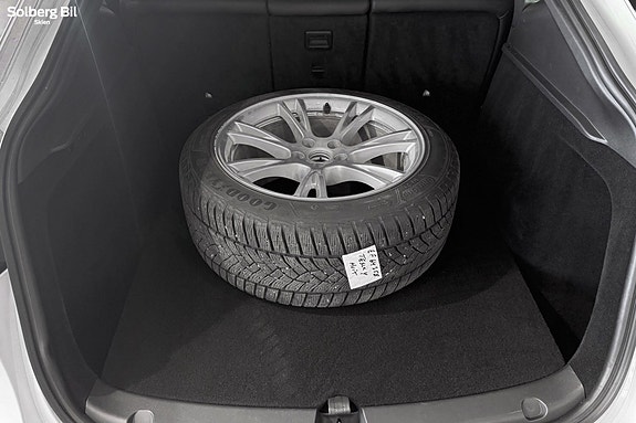 Tesla Model Y 8 of 30