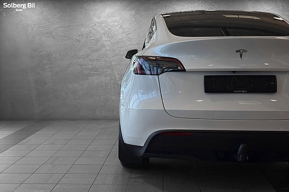 Tesla Model Y 11 of 30