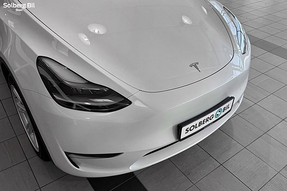 Tesla Model Y 17 of 30