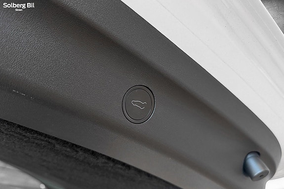 Tesla Model Y 10 of 30