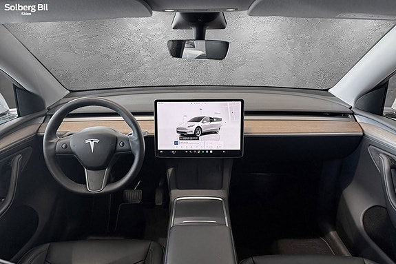 Tesla Model Y 27 of 30