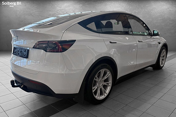 Tesla Model Y 4 of 30