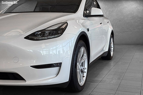 Tesla Model Y 15 of 30