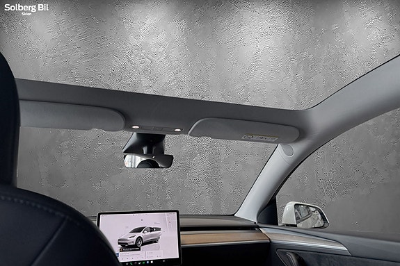 Tesla Model Y 26 of 30
