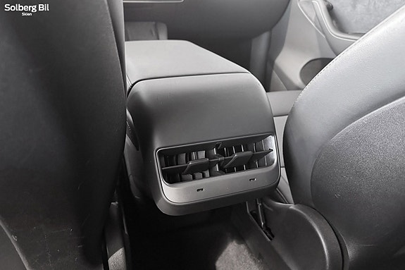 Tesla Model Y 25 of 30
