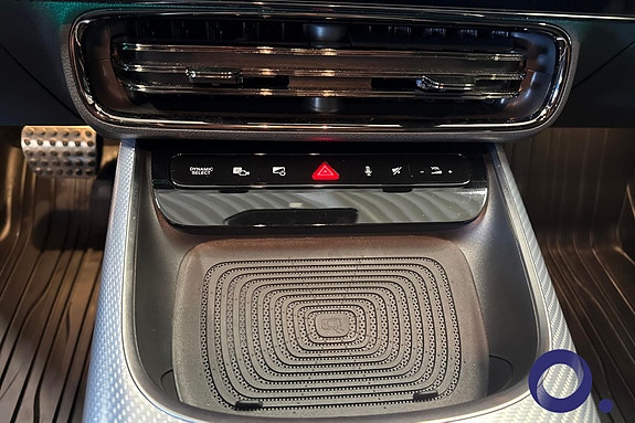 Mercedes-Benz CLA350 13 of 24
