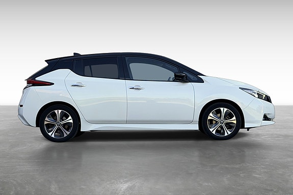 Nissan Leaf 3 of 17