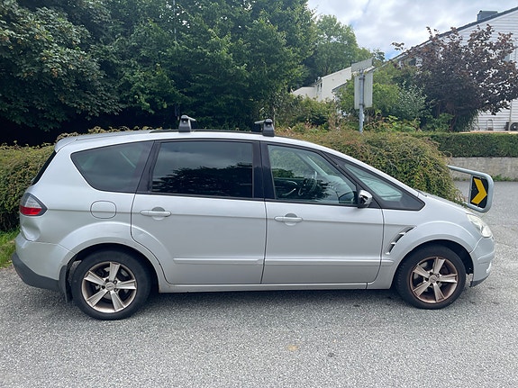 Ford S-MAX 2 of 7