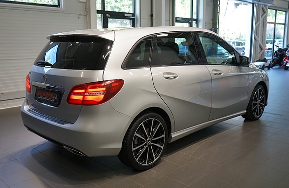 Mercedes-Benz 180 9 of 30