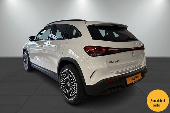 Mercedes-Benz EQA250 3 of 28