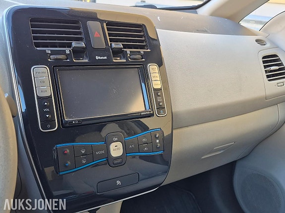Nissan Leaf 27 of 30