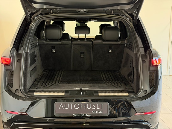 Land Rover Range Rover Sport 24 of 30