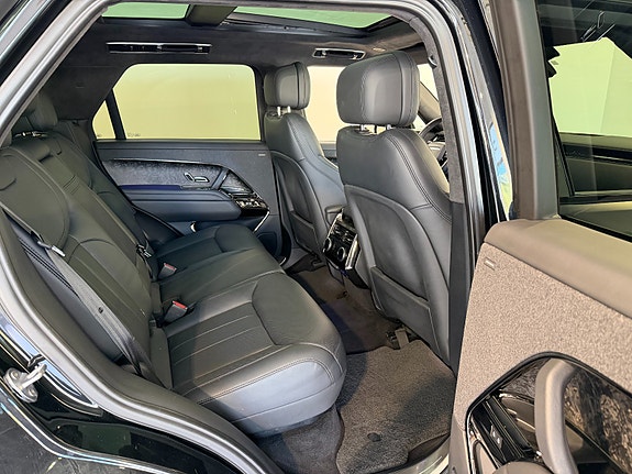 Land Rover Range Rover Sport 19 of 30