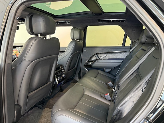 Land Rover Range Rover Sport 17 of 30