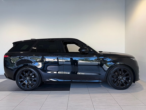 Land Rover Range Rover Sport 9 of 30