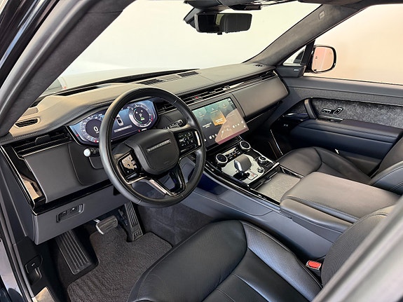 Land Rover Range Rover Sport 12 of 30