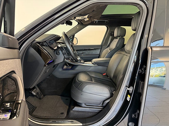 Land Rover Range Rover Sport 13 of 30