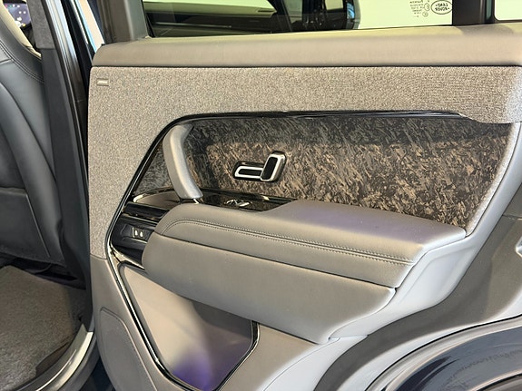 Land Rover Range Rover Sport 18 of 30