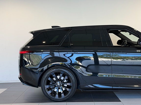 Land Rover Range Rover Sport 10 of 30
