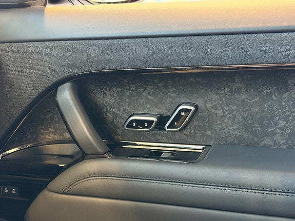 Land Rover Range Rover Sport 23 of 30