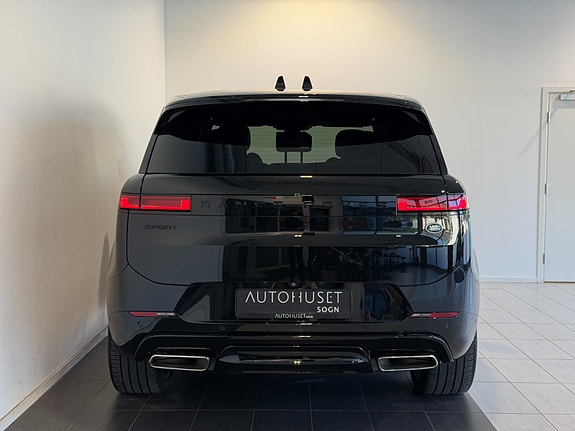 Land Rover Range Rover Sport 11 of 30