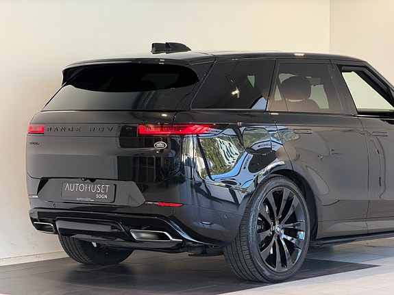 Land Rover Range Rover Sport 8 of 30