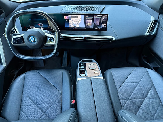 BMW iX 16 of 30