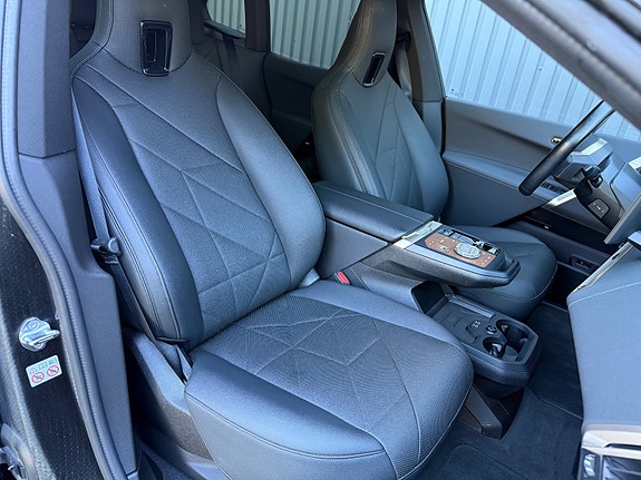 BMW iX 27 of 30